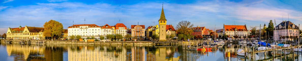 Fototapeta na wymiar famous old town and port of Lindau at lake Bodensee