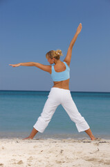 Obraz premium Young beautiful woman during fitness on sea beach