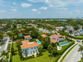 Fototapeta na wymiar Luxury homes in historic district Palm Beach FL