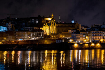 Fototapeta na wymiar Night view of the Douro river and the old town of Porto.