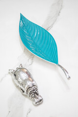 figura de hipop&oacute;tamo plata