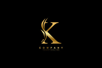 Luxury gold K logo design with feather. premium K letter monogram logo. suitable for business logos, beauty logos, company logos, boutiques, spas, salons, etc - obrazy, fototapety, plakaty