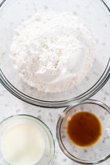 Simple vanilla bundt cake from box cake