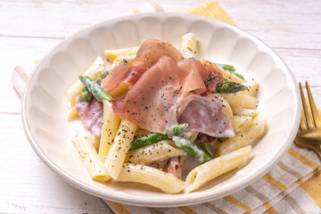 アスパラと生ハムのクリームチーズソースペンネ