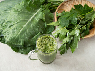 Fresh kale and Korean angelica, fresh green juice