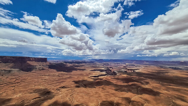 Panoramic view on Split Mountain Canyon seen from Green River Overlook near Moab, Canyonlands National Park, San Juan County, Utah, USA. Looking at features of The Maze district and the White Rim Road