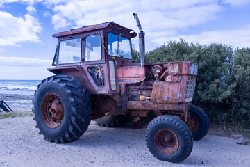 Fototapeta premium rusty old tractor