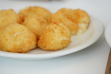 Round panned and fried cheese balls filled with mozzarella
