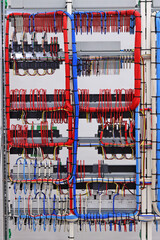 Connection of automation modules using electrical copper insulated mounting wires.