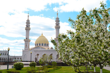 Fototapeta na wymiar The White Mosque in Bolgar, with an apple orchard. UNESCO World Heritage Site in Tatarstan, Russia.