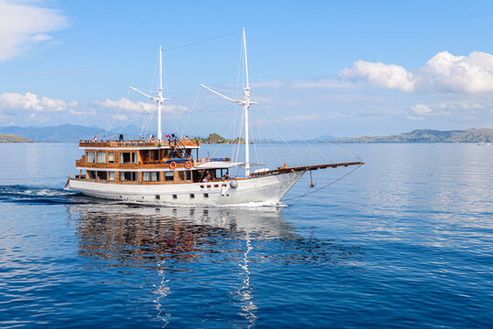 cruise tour at komodo national park, indonesia