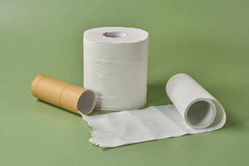 トイレットペーパーを大切に使う　イメージ