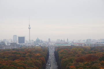 Obraz premium Panorama of Berlin center and Big Tiergarten park, the view from the column of Victory