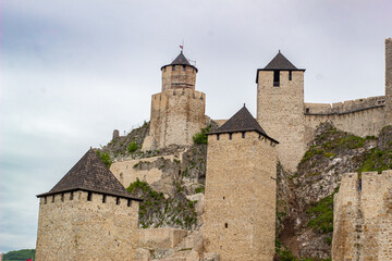 An imposing building stands against the sky, its rich architectural history symbolizing a past full of culture and stories.