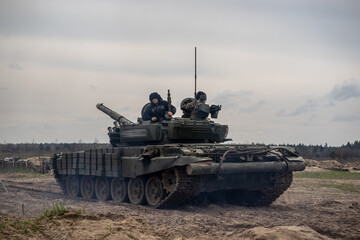 Tanks of the Ukrainian army on the march. Combat training of the Armed Forces of Ukraine in the training 2