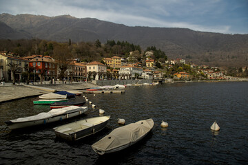 Fototapeta na wymiar boats in the harbor of lake Mergozzo