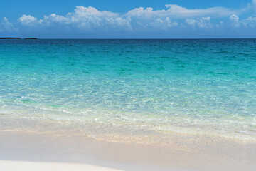 Fototapeta na wymiar Pristine sandy beach in Paradise island, the Bahamas