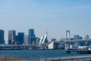 東京　お台場海浜公園から望む海岸風景