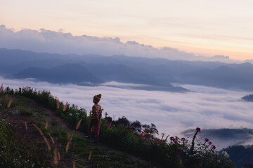 Obraz premium Beautiful sea of mist in the morning on a high mountain.
