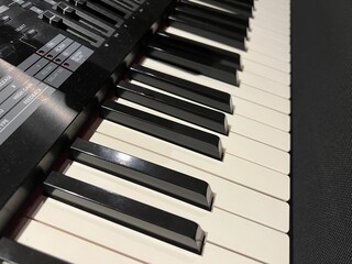 電子ピアノ、シンセサイザーの鍵盤