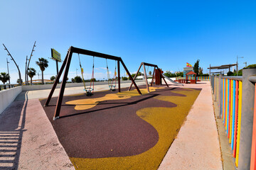 Fototapeta premium parque infantil en una plaza de Marbella