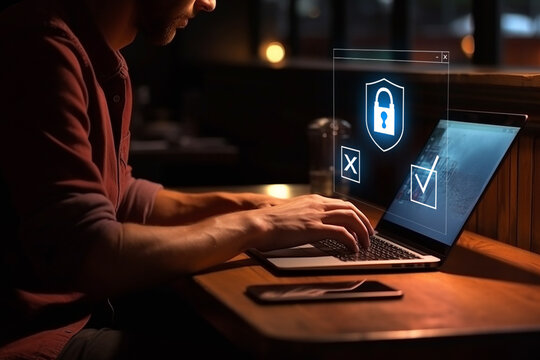 Digitale Absicherung: Mann beschäftigt sich mit Cyber-Sicherheit während der Arbeit am Laptop