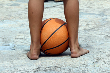 a basketball put in both feet