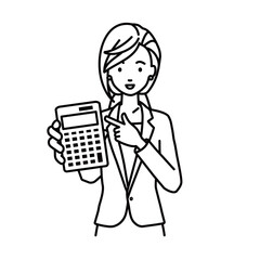 立って電卓を指差してこちらに向けて見せているスーツの女性