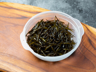 Fototapeta na wymiar Fresh Seaweed Sargassum Fusiforme, Food Ingredients 