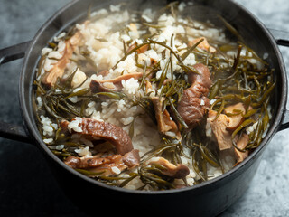 Sea weed fusiforme Rice with Mushrooms	