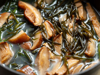 Sea weed fusiforme Rice with Mushrooms	