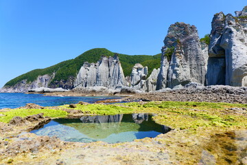 初夏の仏ヶ浦。佐井、青森、日本。5月下旬。 © 義美 前田