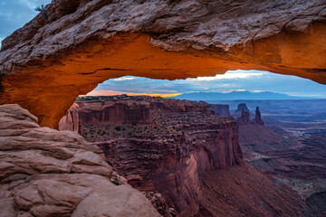 view of mesa arch at canyonlands national park utah during sunrise - obrazy, fototapety, plakaty