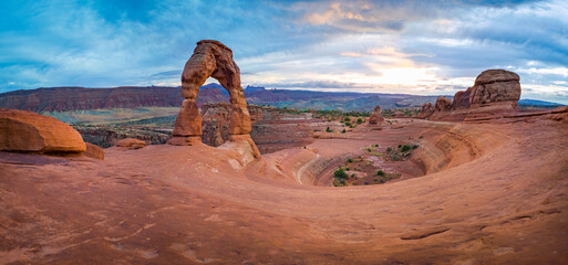 panorama sunset at delicate arch in arches national park in utah usa  - obrazy, fototapety, plakaty