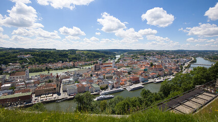 Naklejka premium View from Veste Oberhaus down to the Bavarian city Passau in Germany.