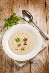 artichoke cream soup with sliced bread - 602301116