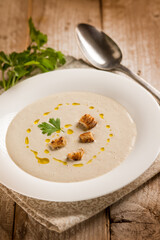 artichoke cream soup with sliced bread
