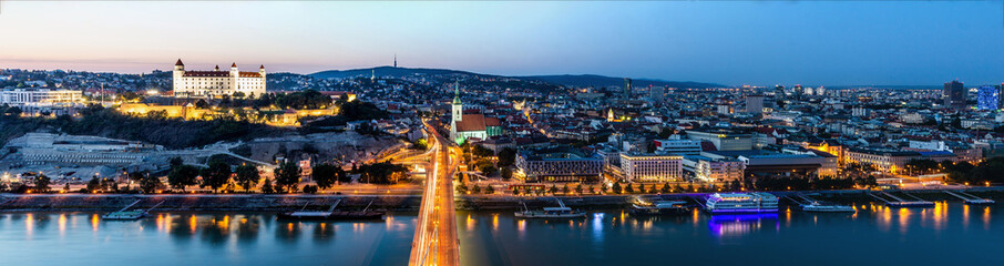 Fototapeta premium Evening panorama of the castle and old town in Bratislava, capital of Slovakia
