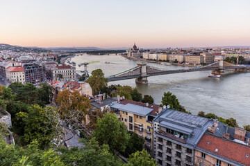 Fototapeta na wymiar Evening view of Danube river with Szechenyi Lanchid bridge and Hungarian Parliament Building in Budapest, Hungary