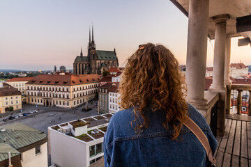 Obraz premium Girls is watching the skyline of Brno city with the cathedral of St. Peter and Paul, Czech Republic