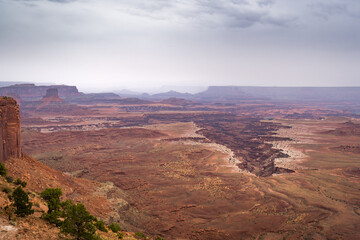 Fototapeta na wymiar Green River Overlook in the canyon lands national park on a cloudy day