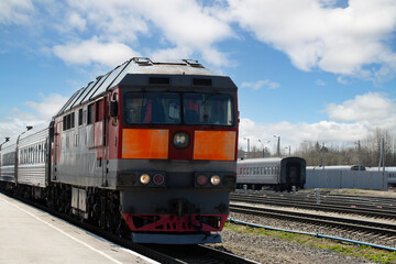 Fototapeta na wymiar Syktyvkar, Komi, Russia, May 14, 2023,Passenger train on the platform.