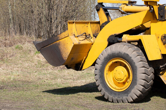 Tractor with bucket.The bulldozer is carrying out repair work.Construction works.