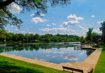 Fototapeta na wymiar lake in the park with sky