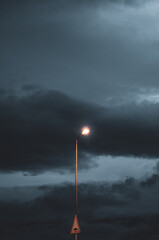 Obraz premium A lamp in the darkness