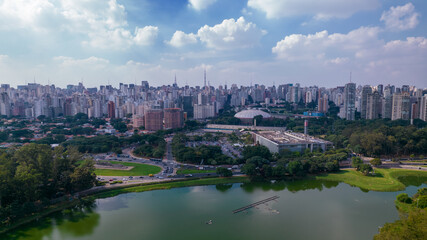 Naklejka premium Aerial view of Avenida Brigadeiro Faria Lima, Itaim Bibi. Iconic buildings in the background