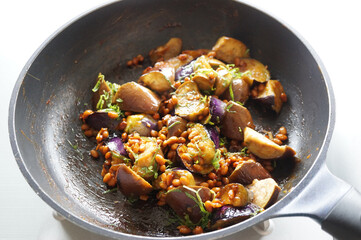 なすの納豆炒め