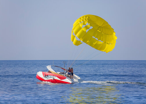 The parasailer landed on the boat after the flight and takes photo