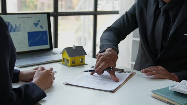 Real estate agents bid homes in the project to explain in detail to clients. Explain and present information about home and mortgage purchases. real estate trading ideas