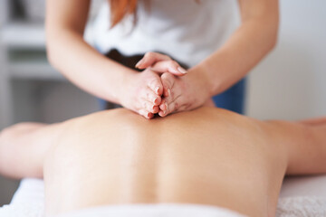 Obraz na płótnie Canvas Brunette woman having back massage in salon
